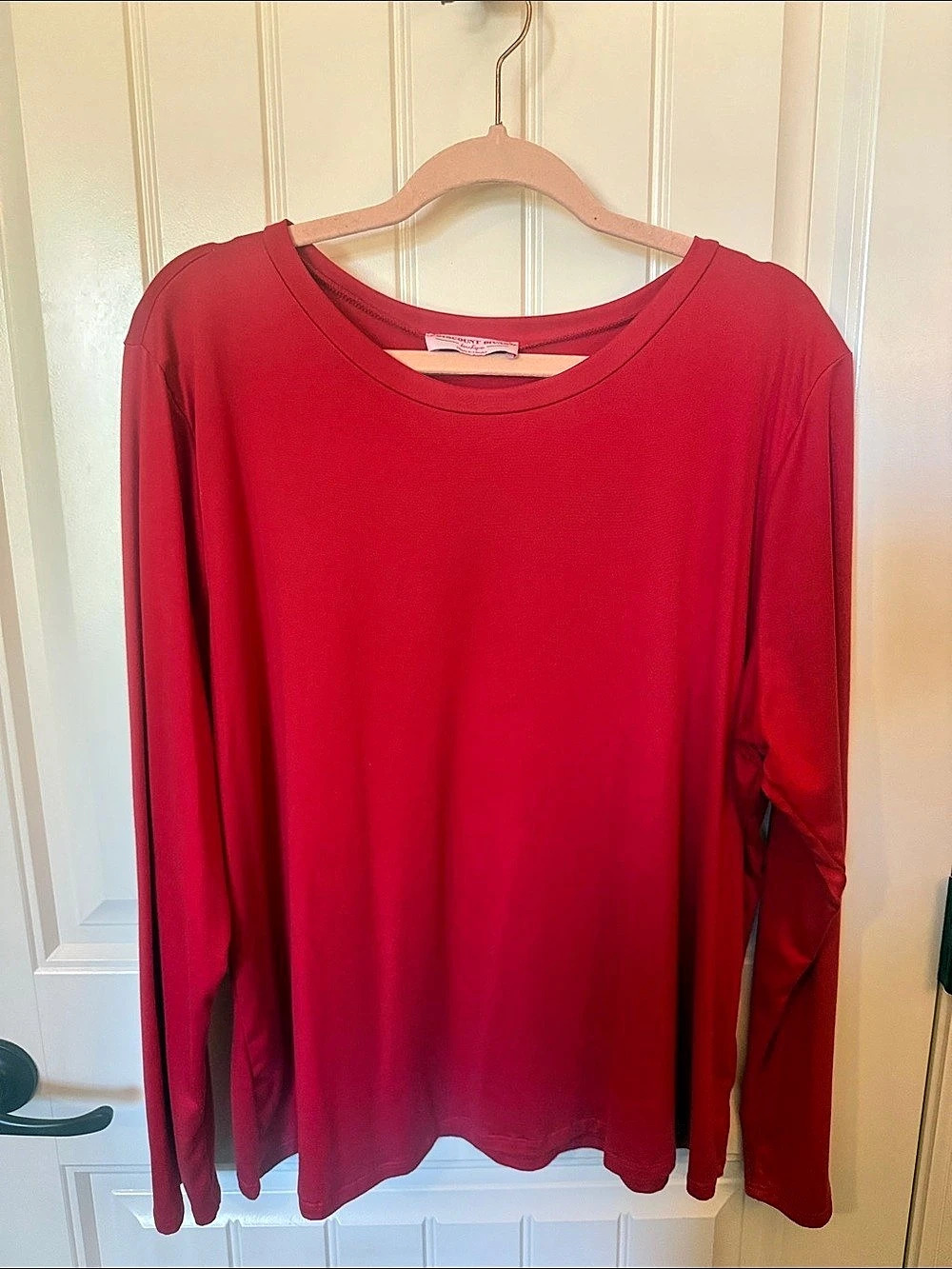 Discount Divas Red Long Sleeve Top Size 2X Like New